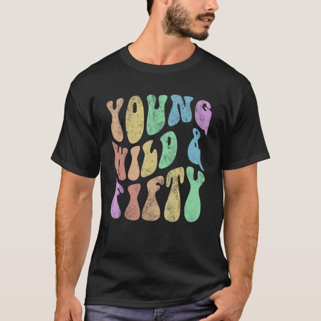 Camiseta Groovy YOUNG WILD & CINCUENTA Retro 50 cumpleaños  (Anverso)