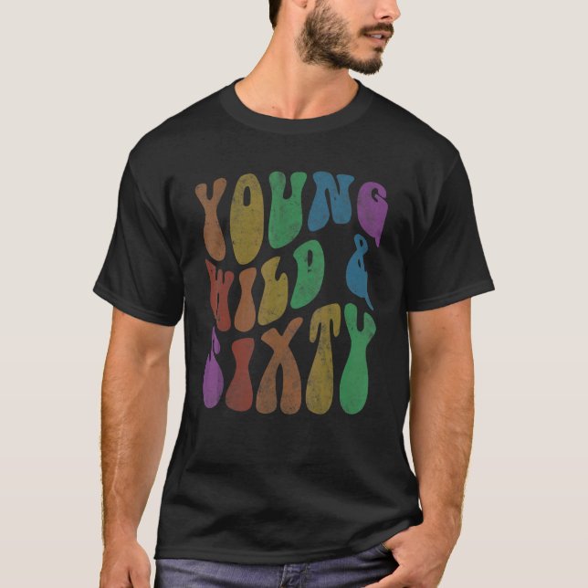 Camiseta Groovy YOUNG WILD & SESTY Retro 60 cumpleaños Hola (Anverso)