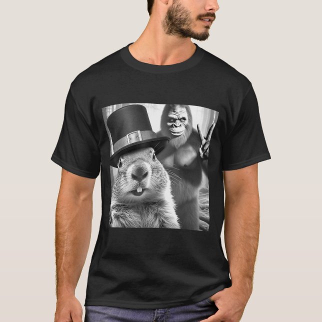 Camiseta Groundhog Taking Selfie With Bigfoot Funny Groundh (Anverso)