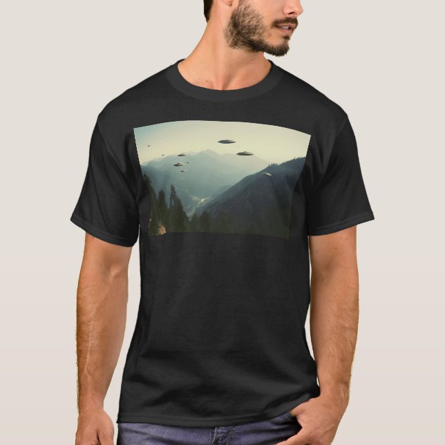 Camiseta Group Of Ufo Flying Over Mountains 80S Retro Photo (Anverso)