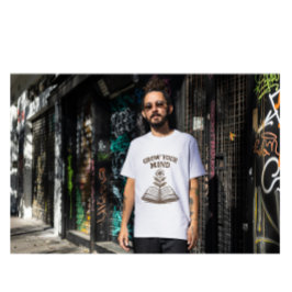Camiseta Grow Your Mind • Vintage Book & Floral Illustratio