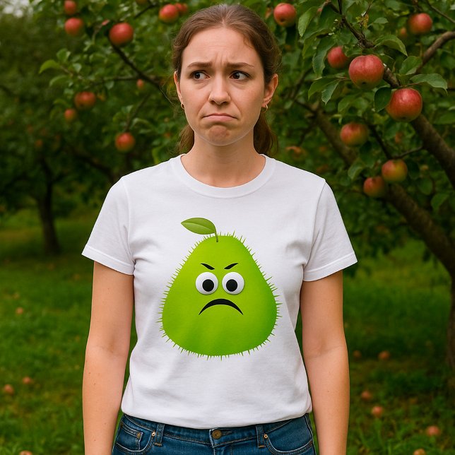 Camiseta Grumpy Fuzzy Pear Face Funny Fruit Character (Subido por el creador)