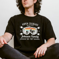 Grupo de viaje de esquí de amigos de familia perso