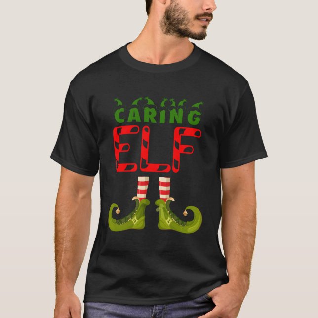 Camiseta Grupo Divertido Cuidando a Elf que Coincide con Pa (Anverso)