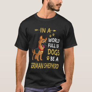 Camiseta GSD131 - En Un Mundo Lleno De Perros Hay Un Sheph 