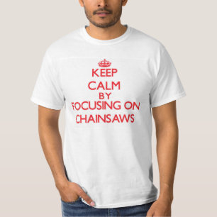 Camiseta Guarde la calma centrándose en las motosierras