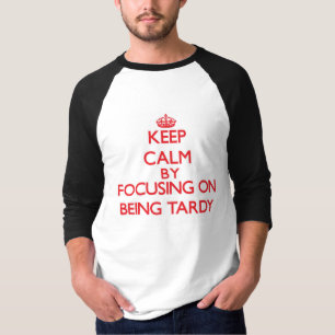 Camiseta Guarde la calma centrándose en ser tardío