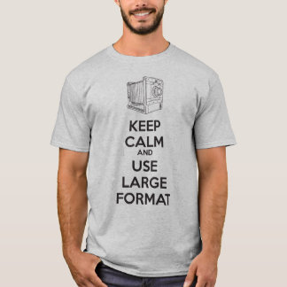 Camiseta Guarde la calma y tire el formato grande
