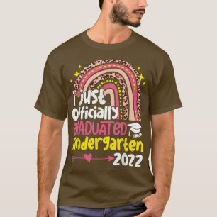 Camiseta Guardería Graduada Oficialmente En Arcoiris 2022 G