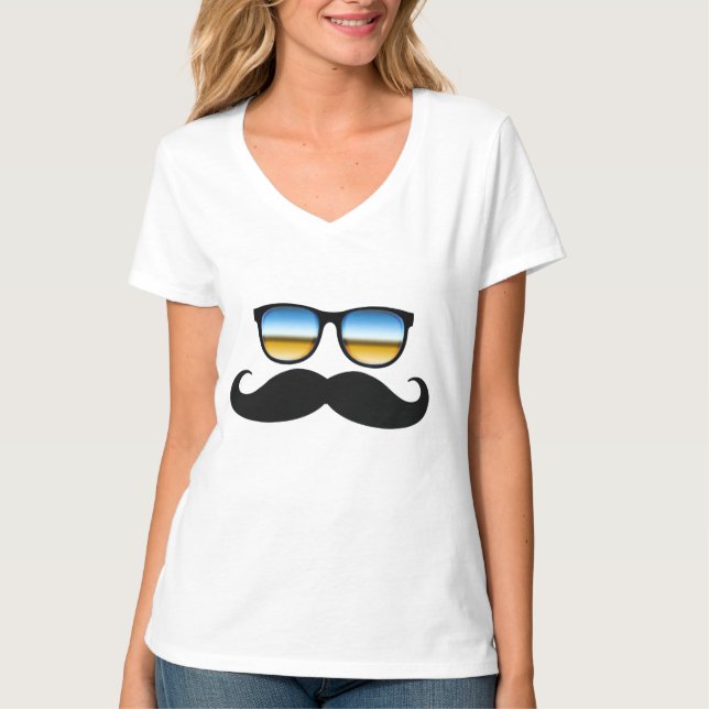 Camiseta Guay Mustache bajo sombras (Anverso)
