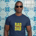 Camiseta Guay Trendy RAD DAD | Día del Padre<br><div class="desc">Combine moda con adulación con esta moderna y fresca camiseta RAD DAD.</div>