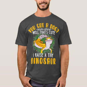 Camiseta Guay Yo crio a un pequeño dinosaurio gracioso leop