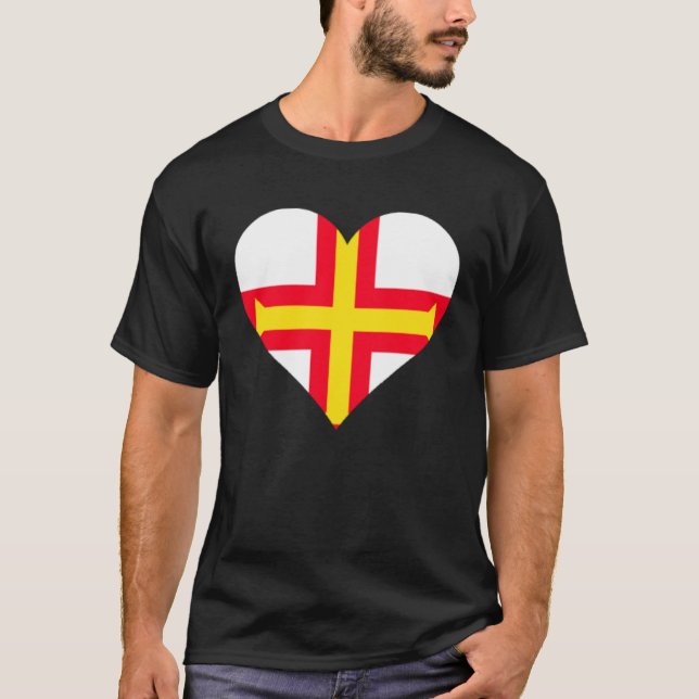 Camiseta Guernsey Flag Heart Guernsey  Love Guernsey (Anverso)