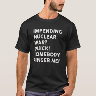 Camiseta Guerra nuclear inminente rápido alguien me señala_