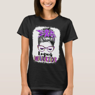 Camiseta Guerrero de Lupus con Moño Desordenado