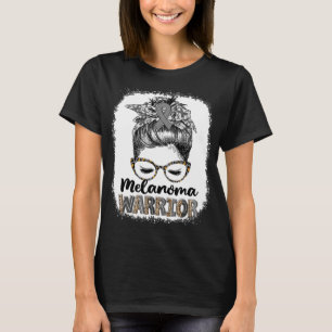 Camiseta Guerrero de Melanoma con Moño Desordenado