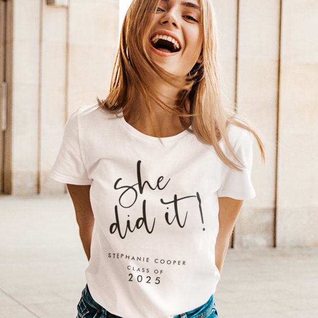 Camiseta Guión De Moda Que Hizo Llamar A La Graduación 2025 (Subido por el creador)