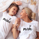 Camiseta Guión moderno de mamá Día de la Madre<br><div class="desc">Camiseta del Día de la Madre de mamá moderna con un guión elegante</div>