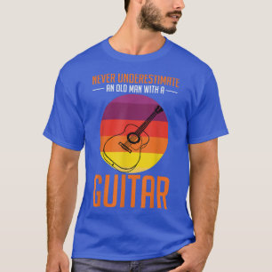 Camiseta Guitaristas Atacan A Un Viejo Con Guitarra