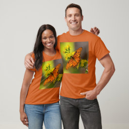 Camiseta Gulf Fritillary aka Passion Butterfly on Goldenrod