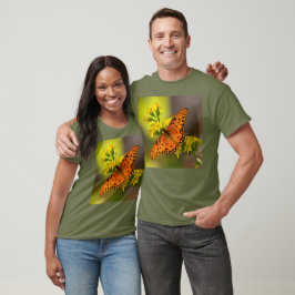 Camiseta Gulf Fritillary aka Passion Butterfly on Goldenrod