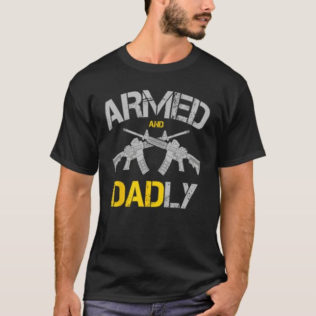 Camiseta Guns Armed And Dadly, Funny Deadly Father (Anverso)
