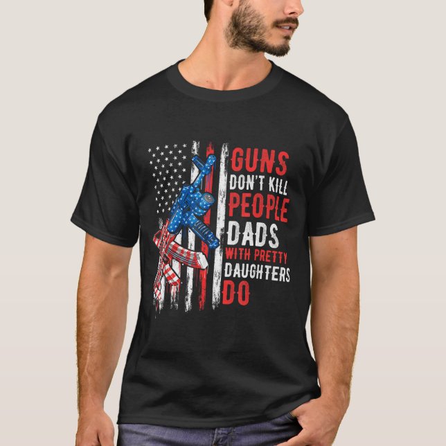 Camiseta Guns Don't Kill People Dads With Pretty Daughters  (Anverso)