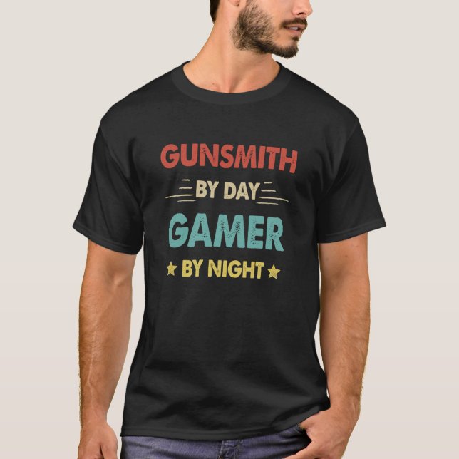 Camiseta Gunsmith By Day Gamer By Night (Anverso)