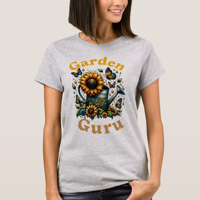 Camiseta Gurú Jardín riego lata y girasoles gris (Anverso)