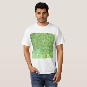 Camiseta Gustav Klimt, arbustos rosas bajo los árboles