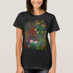 Camiseta Gustav Klimt Flower Garden<br><div class="desc">T-Shirt con la pintura al óleo de Gustav Klimt en el jardín de la granja con girasoles (1907). Un bonito jardín de girasoles y exquisitos flores azules,  rojas,  violetas,  rosas y blancas. Un gran regalo para los amantes del arte Art Nouveau y austriaco.</div>