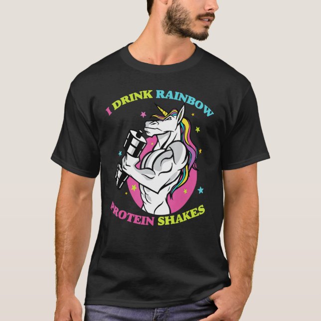Camiseta Gym I Bebe Proteína Arcoiris Agita sangre Unicorni (Anverso)