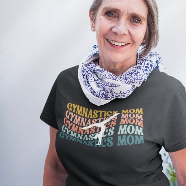 Camiseta Gymnastics Mom Handstand Retro Wave Typography (Subido por el creador)