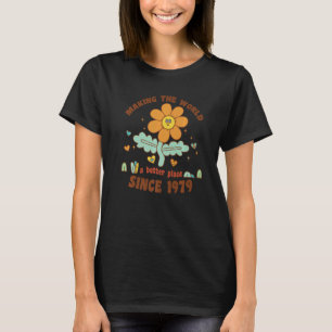 Camiseta Hacer del mundo un lugar mejor desde 1979 Cumpleañ