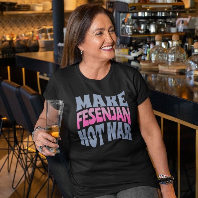 Camiseta Hacer que Fesenjan no sea guerra | Gracioso regalo (Make Fesenjan Not War | Funny Persian Gift T-Shirt)