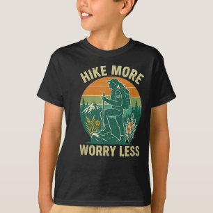 Camiseta Hacer senderismo más, preocuparse menos; mujeres s