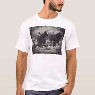 Camiseta Haciendo Heno Con Caballos Blanco y Negro