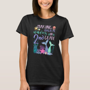 Camiseta Haciendo olas mágicas en 2do grado sirena de vuelt