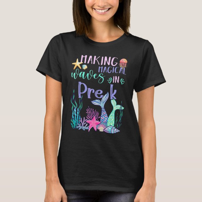 Camiseta Haciendo olas mágicas en pre K sirena de vuelta al (Anverso)