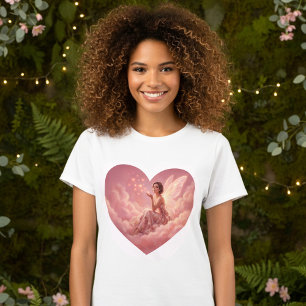 Camiseta Hada de San Valentín en Nubes Rosadas Arte de Fant