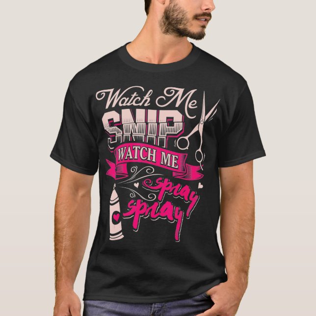 Camiseta Hair Stylist Watch me Snip Watch me Spray (Anverso)