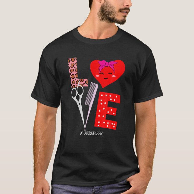 Camiseta Hairstylista Día de San Valentín Hairdresser LOVE  (Anverso)