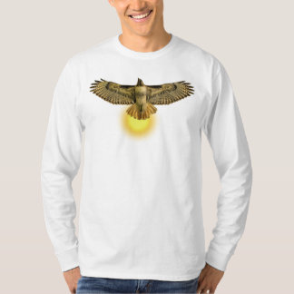 Camiseta Halcón de Cola Roja volando hacia el sol