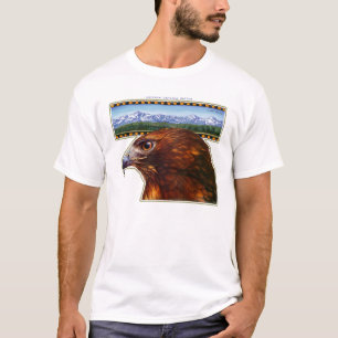 Camiseta halcón del redtail y montañas nevosas
