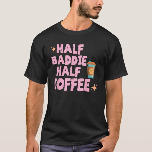 Camiseta Half Baddie Half Coffee  Iced Coffee  Sayings Tee (Anverso)