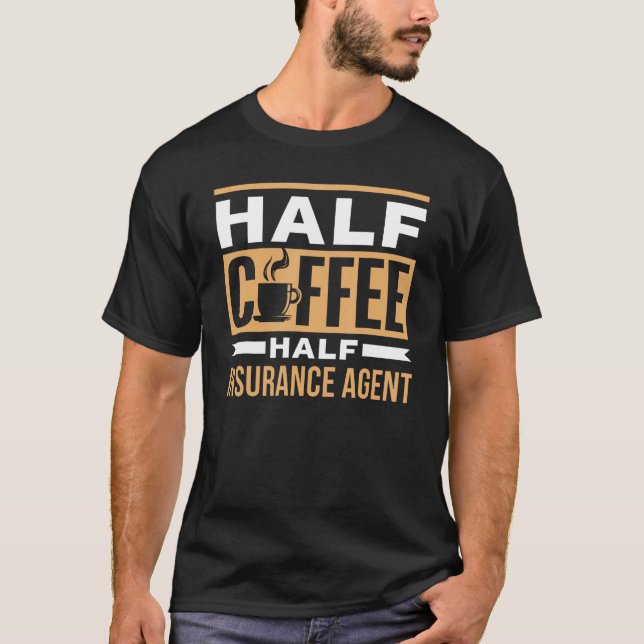 Camiseta Half Coffee Half Insurance Agent Coffees Cafe Sayi (Anverso)