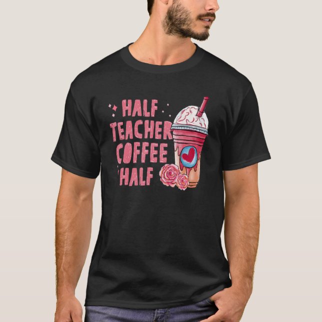 Camiseta Half Coffee Half Teacher Back To School First Day  (Anverso)