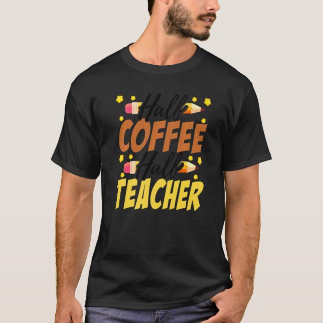 Camiseta Half Coffee Half teacher First Day of School Teach (Anverso)