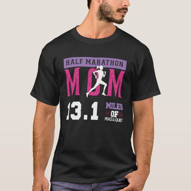 Camiseta Half Marathon Mom 13 1 Miles Of Peafe & Quiet Moth (Anverso)
