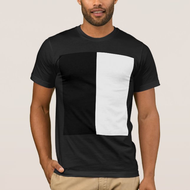 Camiseta half white half black, half black half white (Anverso)